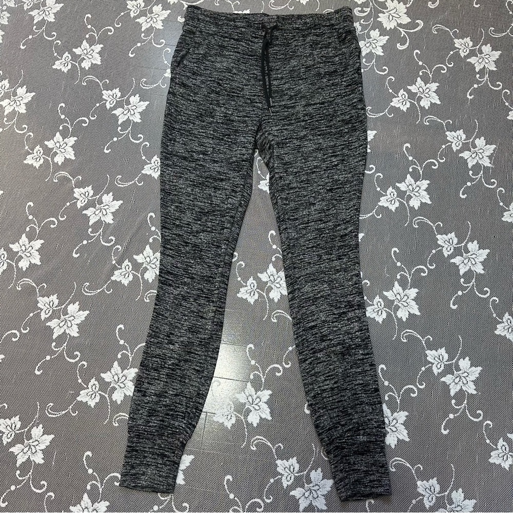 Aritzia Wilfred Free heathered black  sweatpants joggers with pockets Sz Small